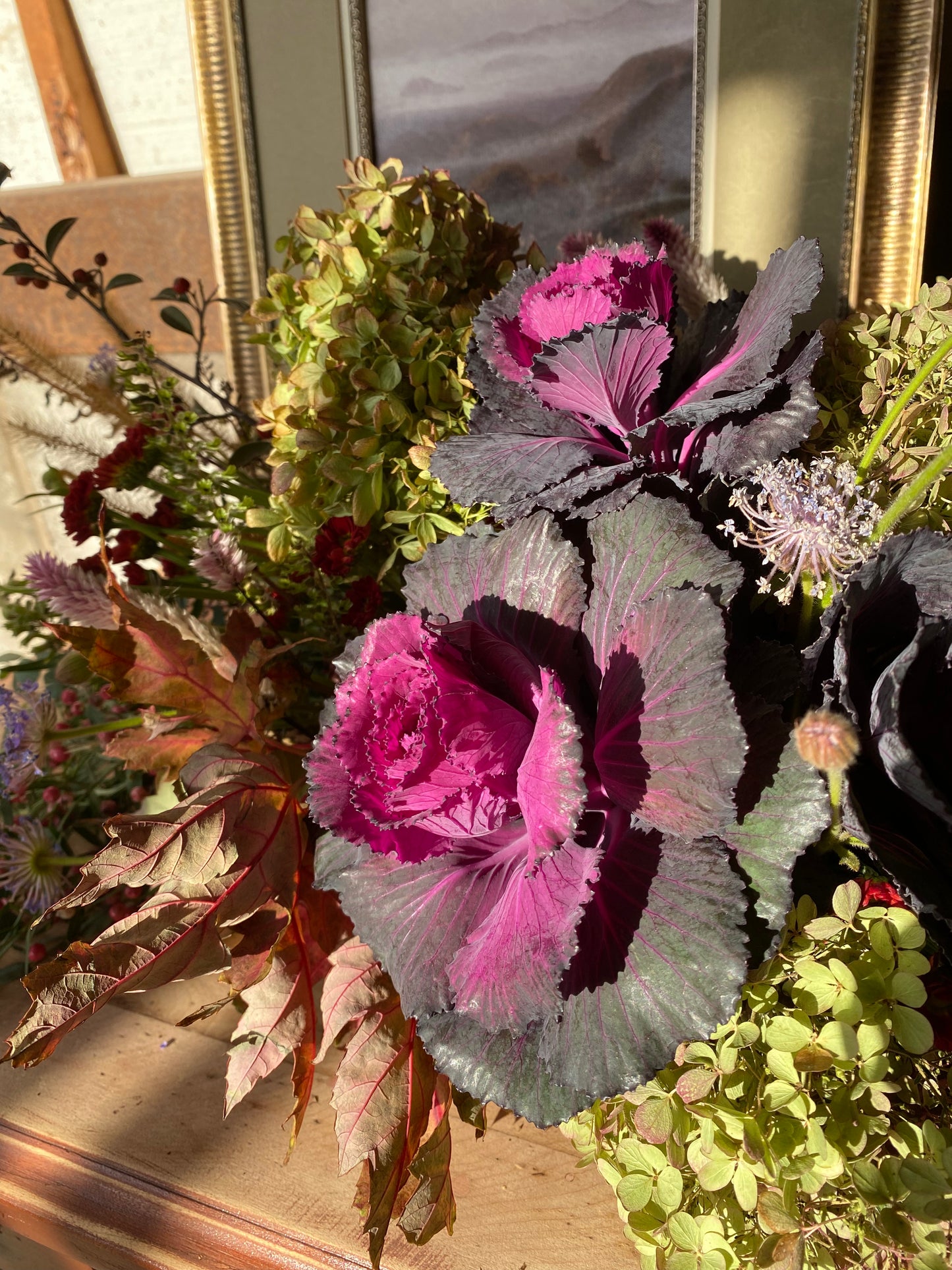 "Larga y baja" // long and low table centerpiece