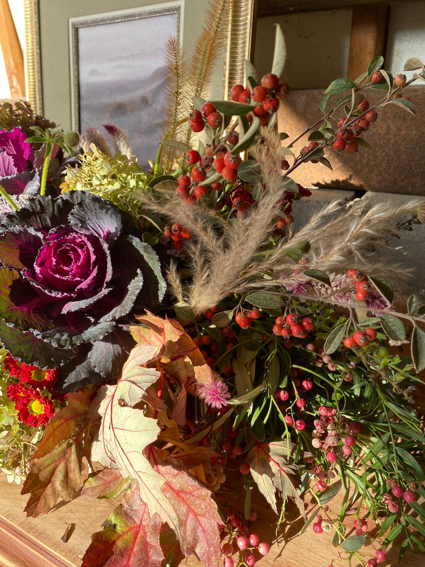 "Larga y baja" // long and low table centerpiece