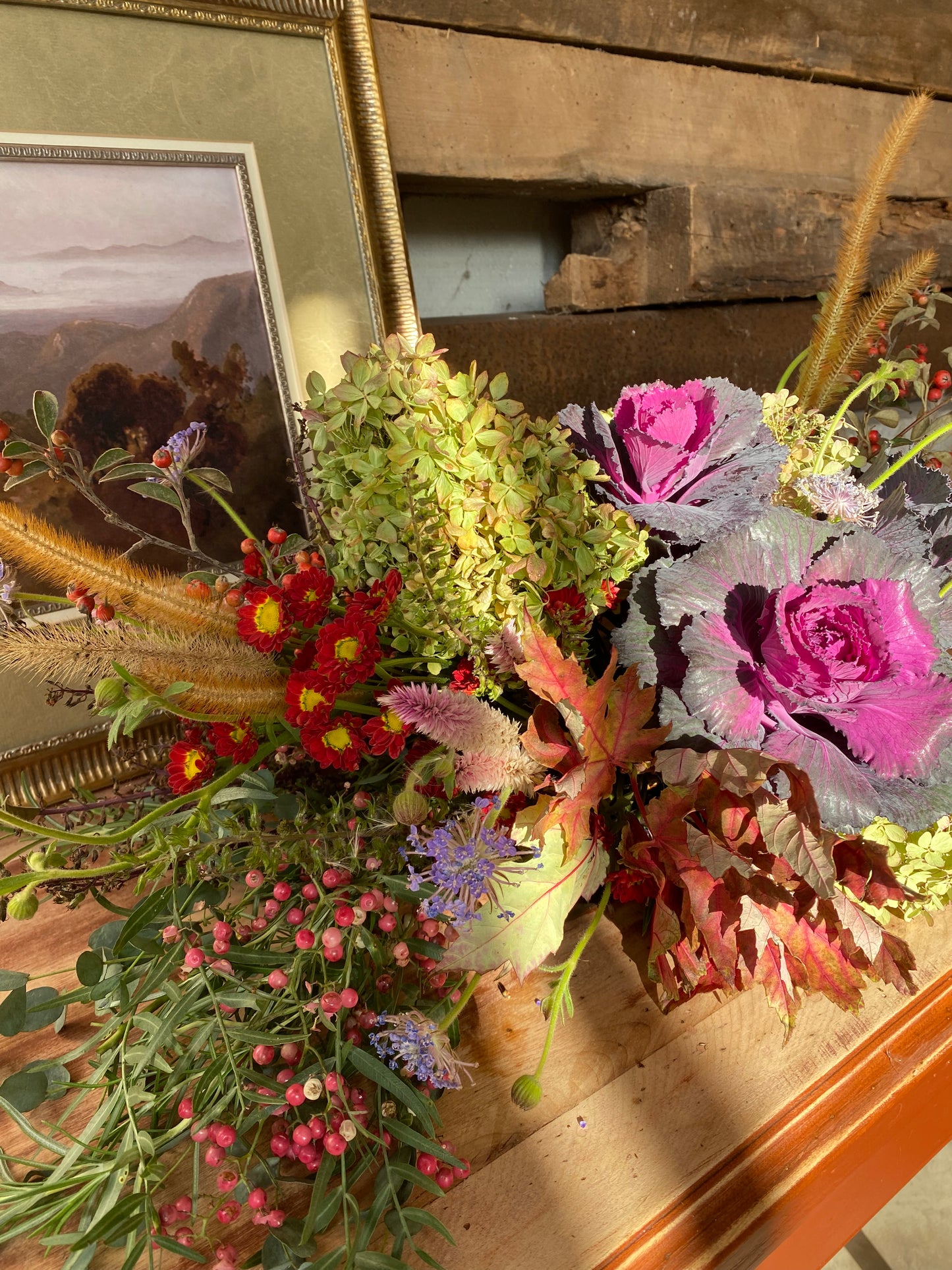 "Larga y baja" // long and low table centerpiece