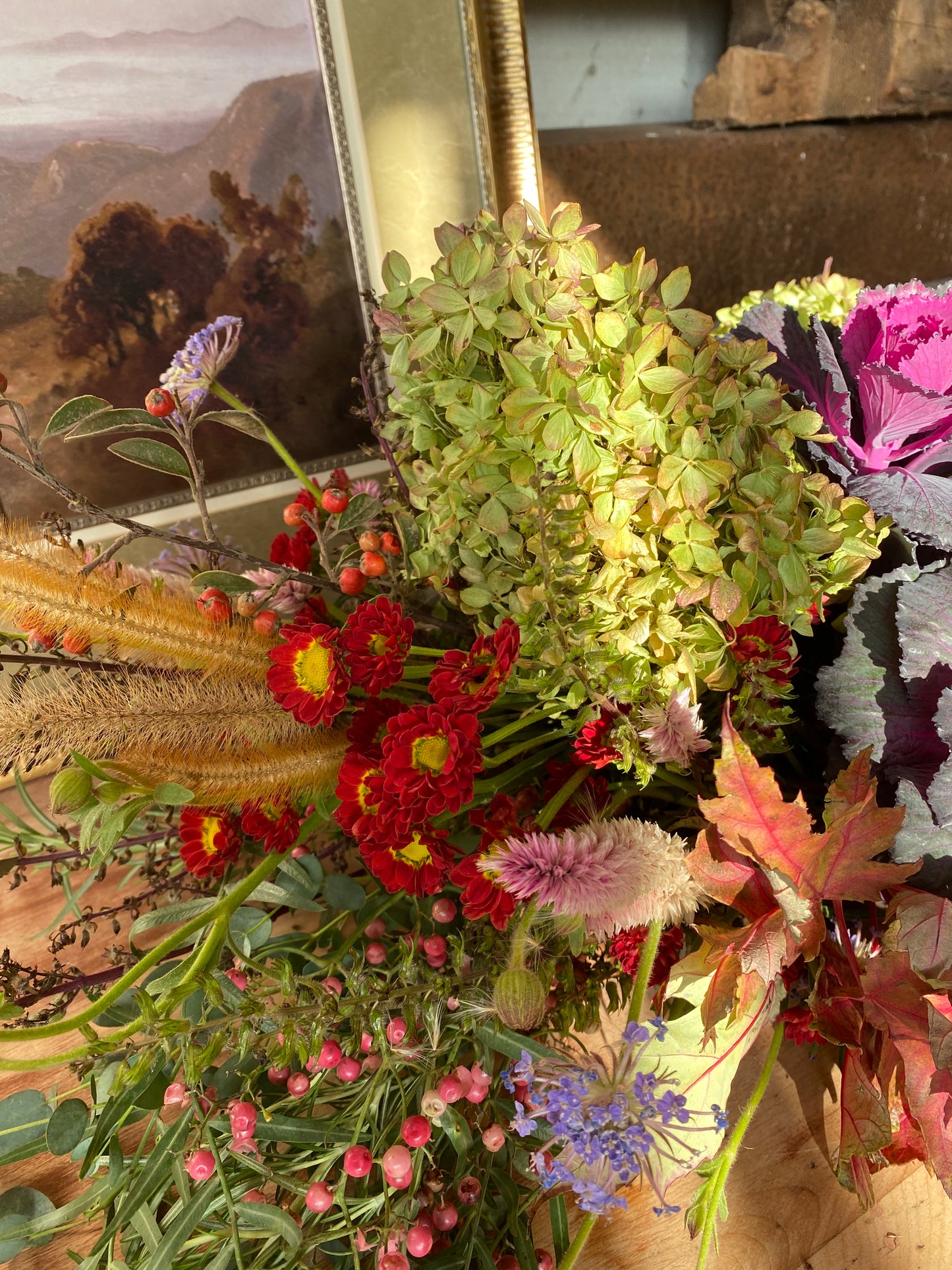 "Larga y baja" // long and low table centerpiece
