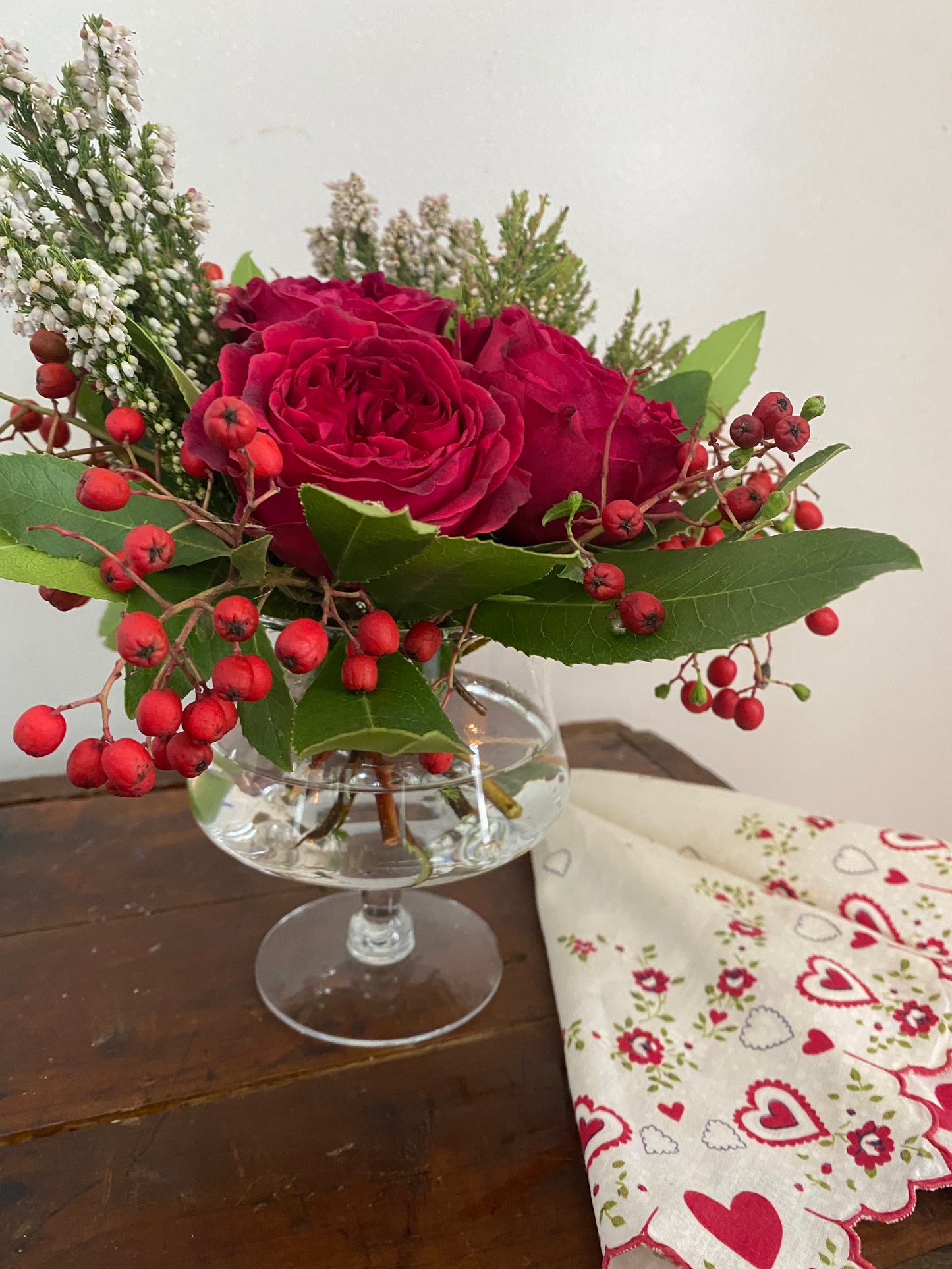"piédestal" // fresh cut floral arrangement in vintage footed vase