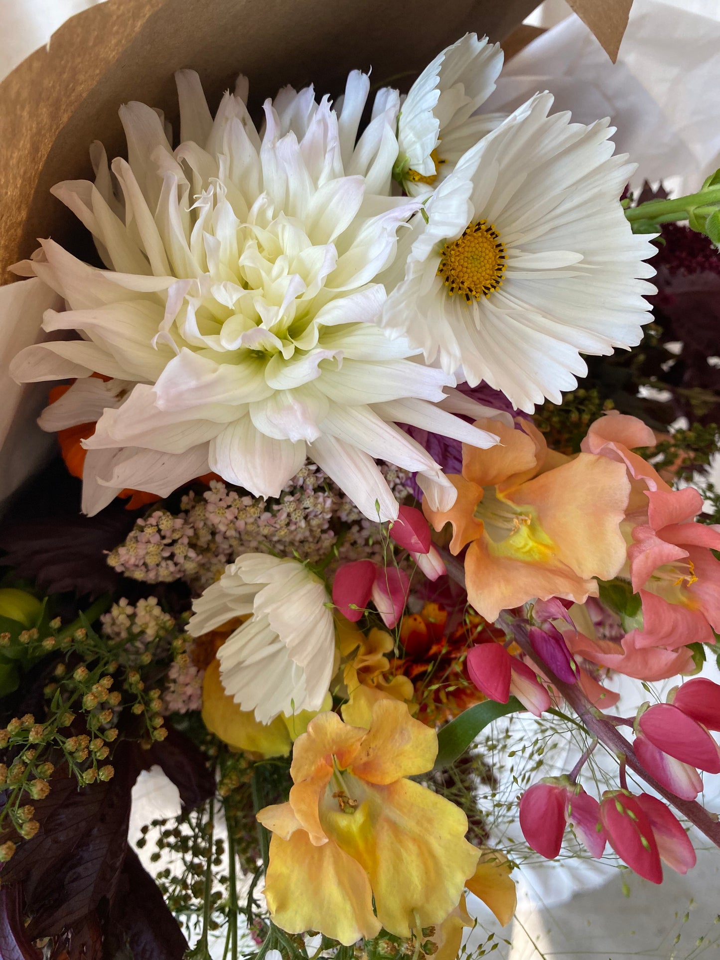 "Chica Clásica" // seasonal fresh cut wrapped bouquet