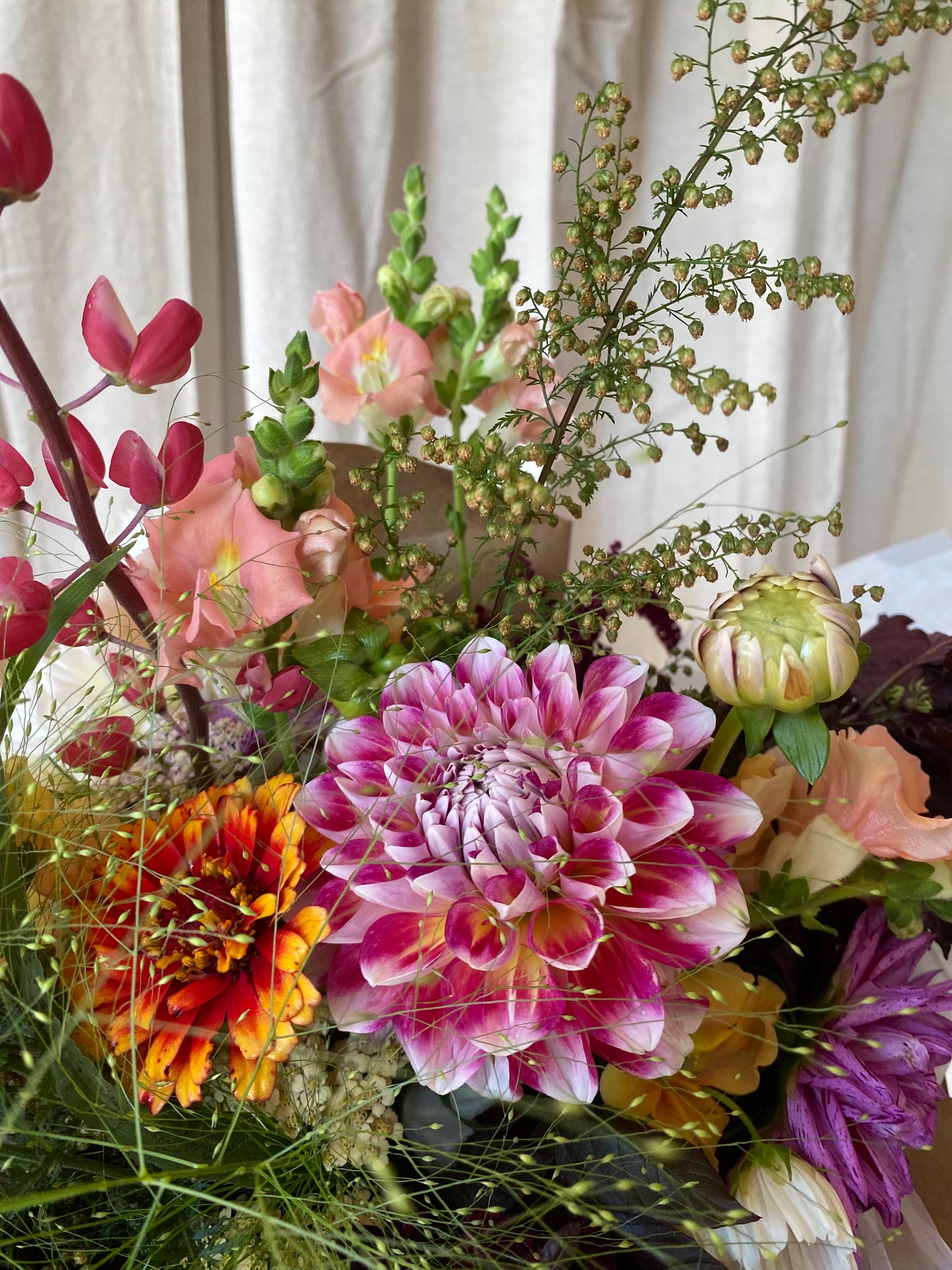 "Chica Clásica" // seasonal fresh cut wrapped bouquet