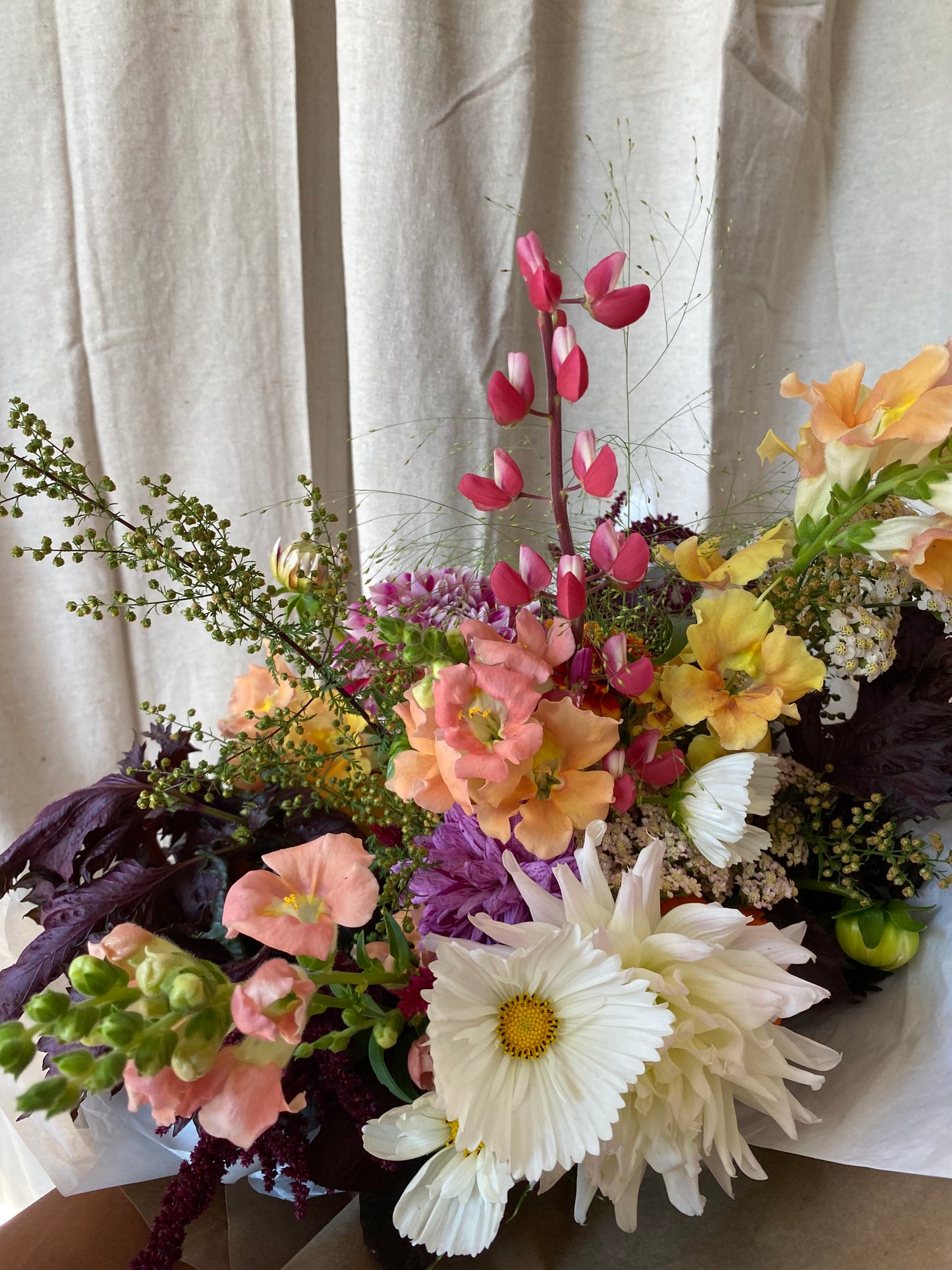 "Chica Clásica" // seasonal fresh cut wrapped bouquet
