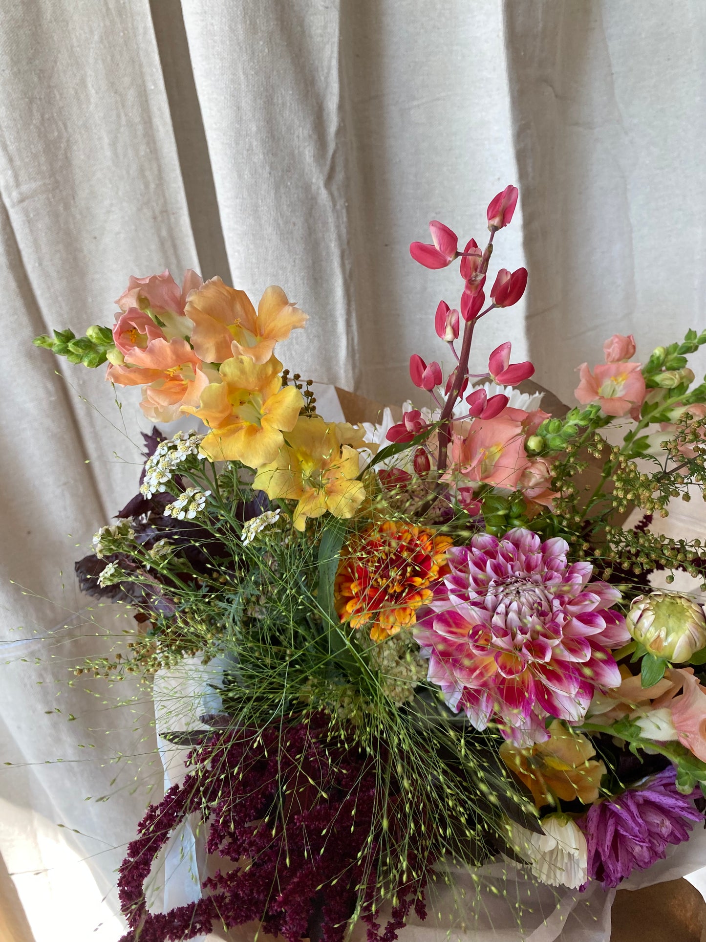 "Chica Clásica" // seasonal fresh cut wrapped bouquet