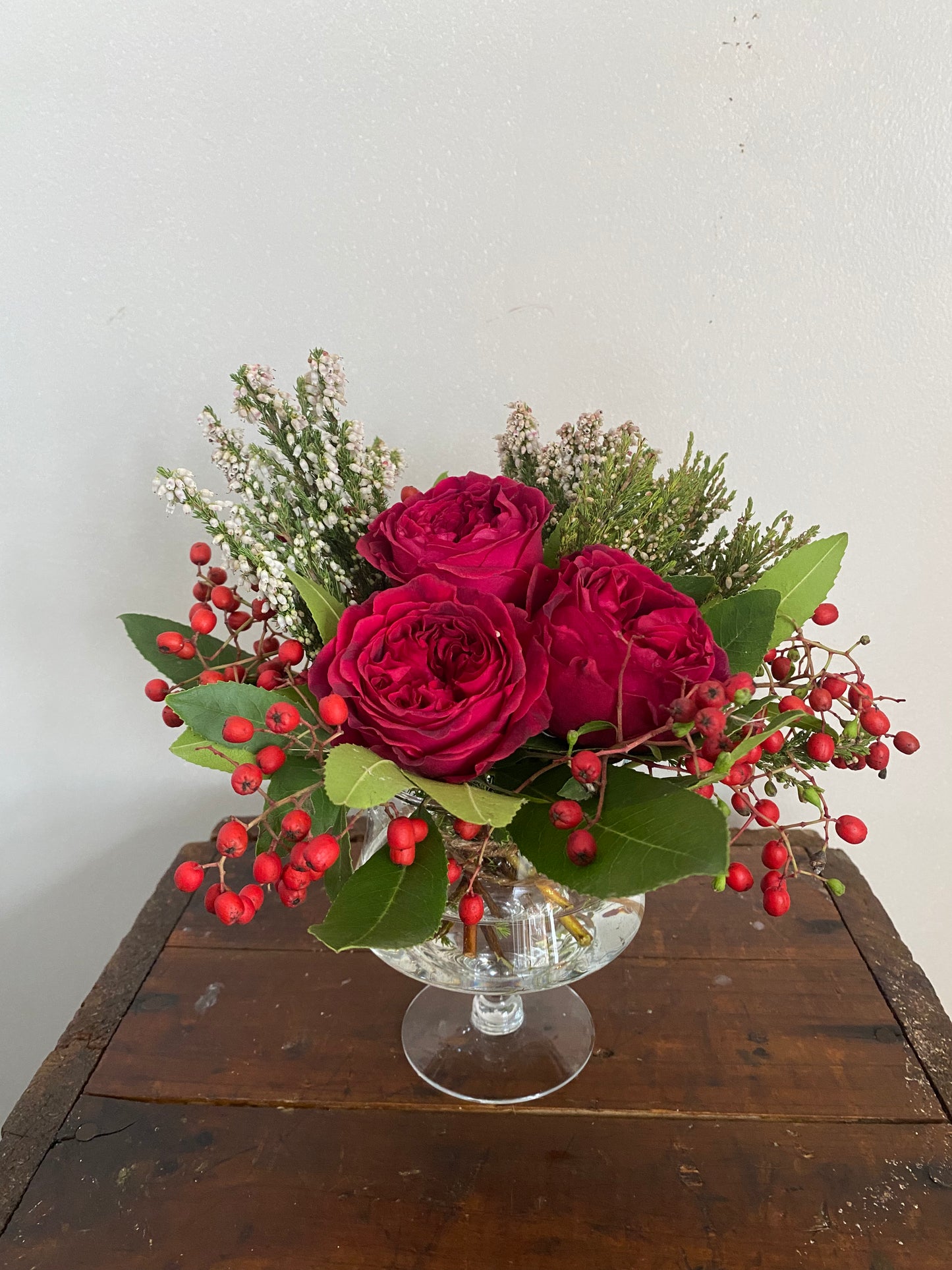"piédestal" // fresh cut floral arrangement in vintage footed vase