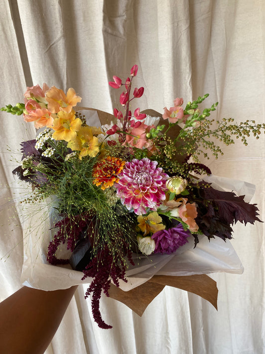 "Chica Clásica" // seasonal fresh cut wrapped bouquet
